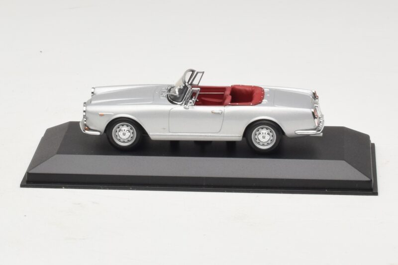 Alfa Romeo Spider 916 3.2 V6 24V Sølv Minichamps 1:43 400120330 Metal