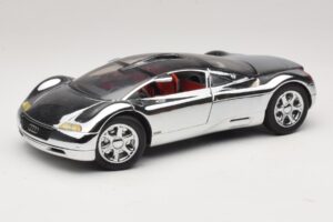 Audi Avus Quattro Chrome Silver Revell 1:18 08830 Metal