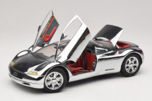 Audi Avus Quattro Chrome Silver Revell 1:18 08830 Metal — billede 2 af 8