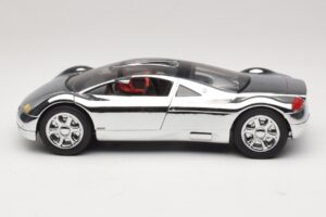 Audi Avus Quattro Chrome Silver Revell 1:18 08830 Metal — billede 4 af 8