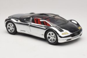Audi Avus Quattro Chrome Silver Revell 1:18 08830 Metal — billede 6 af 8