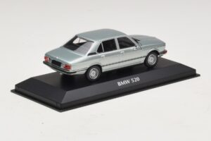 BMW 520 E12 Lyseblå Metallic Maxichamps 1:43 940023002 Metal — billede 2 af 5