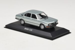 BMW 520 E12 Lyseblå Metallic Maxichamps 1:43 940023002 Metal — billede 3 af 5