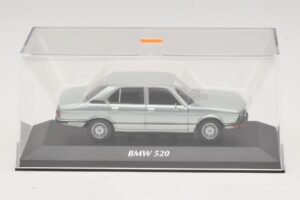BMW 520 E12 Lyseblå Metallic Maxichamps 1:43 940023002 Metal — billede 4 af 5