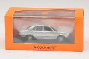 BMW 520 E12 Lyseblå Metallic Maxichamps 1:43 940023002 Metal — billede 5 af 5