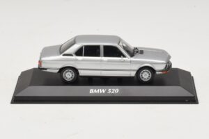 BMW 520 E12 Sølv Maxichamps 1:43 BMW 520 E12 Sølv Maxichamps 1:43 940023000 Metal
