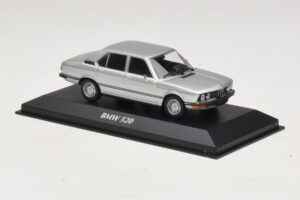 BMW 520 E12 Sølv Maxichamps 1:43 940023000 Metal — billede 3 af 5