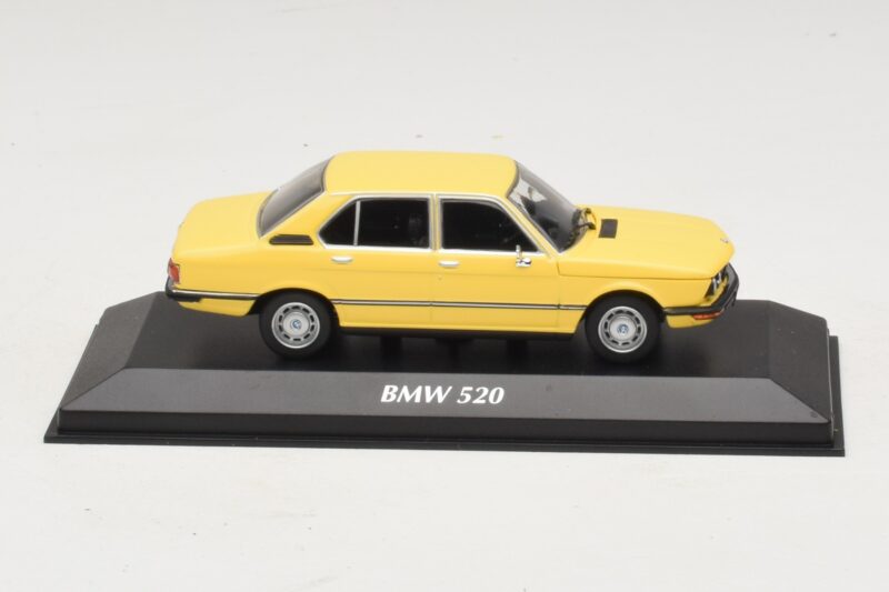 BMW 520 E12 Gul Maxichamps 1:43 BMW 520 E12 Gul Maxichamps 1:43 940023001 Metal