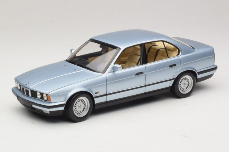 BMW 535i E34 Lysblå Metallic Minichamps 1:18 100024007 Metal