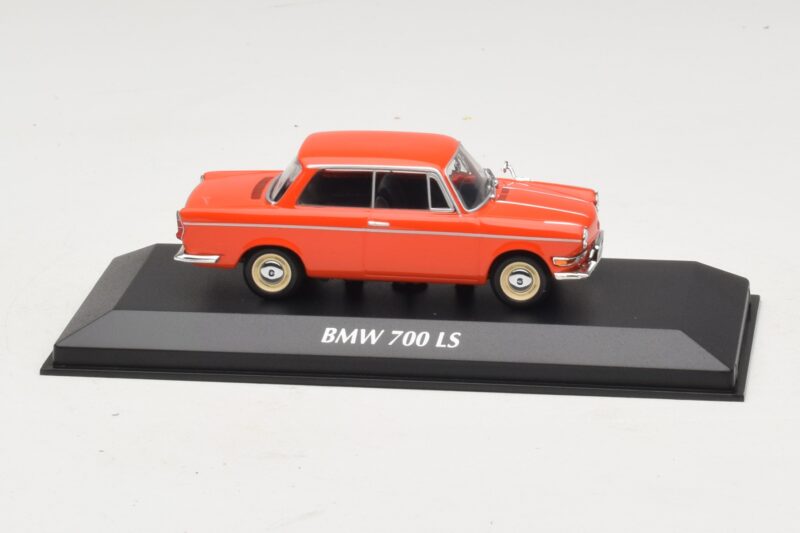 BMW 700 LS Rød Maxichamps 1:43 BMW 700 LS Rød Maxichamps 1:43 940023701 Metal