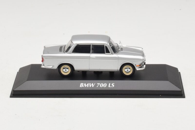 BMW 700 LS Sølv Maxichamps 1:43 BMW 700 LS Sølv Maxichamps 1:43 940023700 Metal