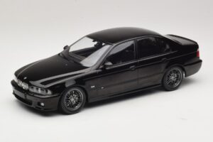BMW M5 E39 Sort KK-Scale 1:18 KKDC181623 Metal