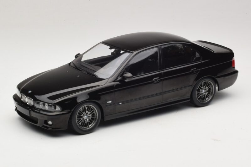 BMW M5 E39 Sort KK-Scale 1:18 KKDC181623 Metal