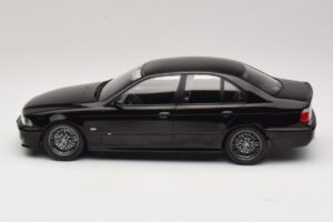 BMW M5 E39 Sort KK-Scale 1:18 KKDC181623 Metal — billede 3 af 6