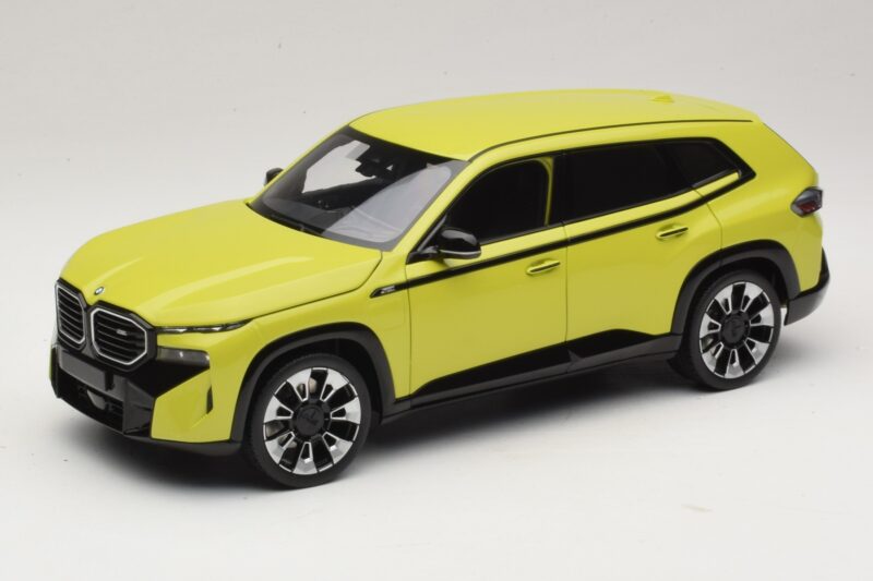 BMW XM G09 Gul Minichamps 1:18 110023302 Metal