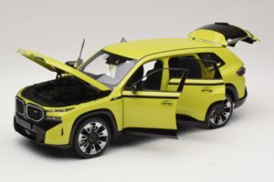 BMW XM G09 Gul Minichamps 1:18 110023302 Metal — billede 2 af 8