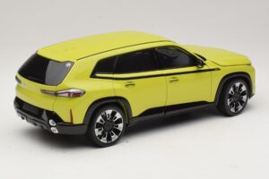 BMW XM G09 Gul Minichamps 1:18 110023302 Metal — billede 3 af 8