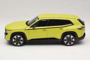 BMW XM G09 Gul Minichamps 1:18 110023302 Metal — billede 4 af 8