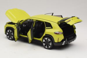 BMW XM G09 Gul Minichamps 1:18 110023302 Metal — billede 5 af 8