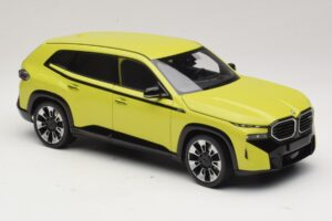 BMW XM G09 Gul Minichamps 1:18 110023302 Metal — billede 6 af 8