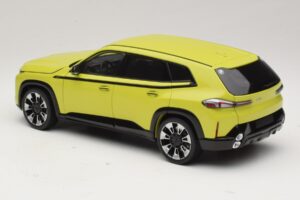 BMW XM G09 Gul Minichamps 1:18 110023302 Metal — billede 7 af 8