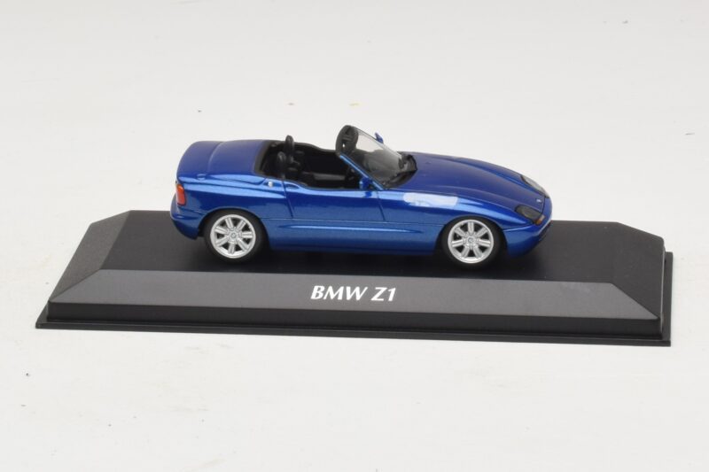 BMW Z1 E30 Blå Metallic Maxichamps 1:43 BMW Z1 E30 Blå Metallic Maxichamps 1:43 940020101 Metal