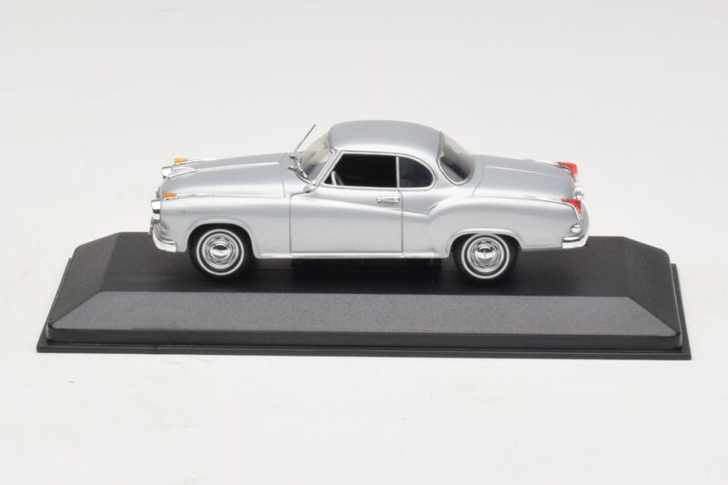 Borgward Isabella Coupé Sølv Minichamps 1:43 Borgward Isabella Coupé Sølv Minichamps 1:43 400096031 Metal