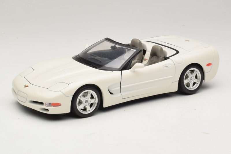 Chevrolet Corvette C5 Cabriolet Hvid Bburago 1:18 3076-P1 Metal