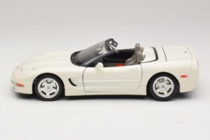 Chevrolet Corvette C5 Cabriolet Hvid Bburago 1:18 3076-P1 Metal — billede 4 af 8