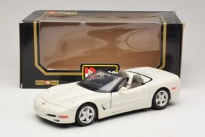 Chevrolet Corvette C5 Cabriolet Hvid Bburago 1:18 3076-P1 Metal — billede 8 af 8
