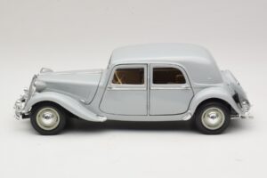 Citroen 15CV Six Grå Maisto 1:18 31837 Metal — billede 4 af 8