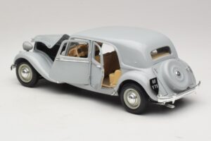 Citroen 15CV Six Grå Maisto 1:18 31837 Metal — billede 5 af 8
