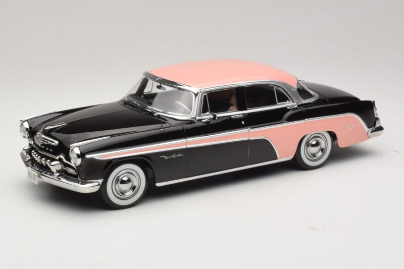 DeSoto Fireflite Sedan Sort & Pink KK-Scale 1:18 KKDC181542 Metal