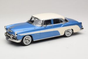 DeSoto Fireflite Sedan Blå Metallic & Creme KK-Scale 1:18 KKDC181544 Metal