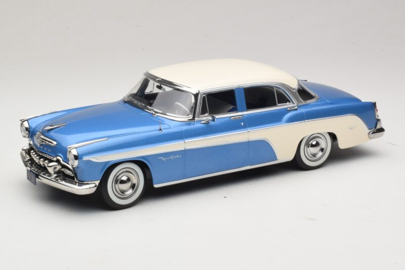 DeSoto Fireflite Sedan Blå Metallic & Creme KK-Scale 1:18 KKDC181544 Metal