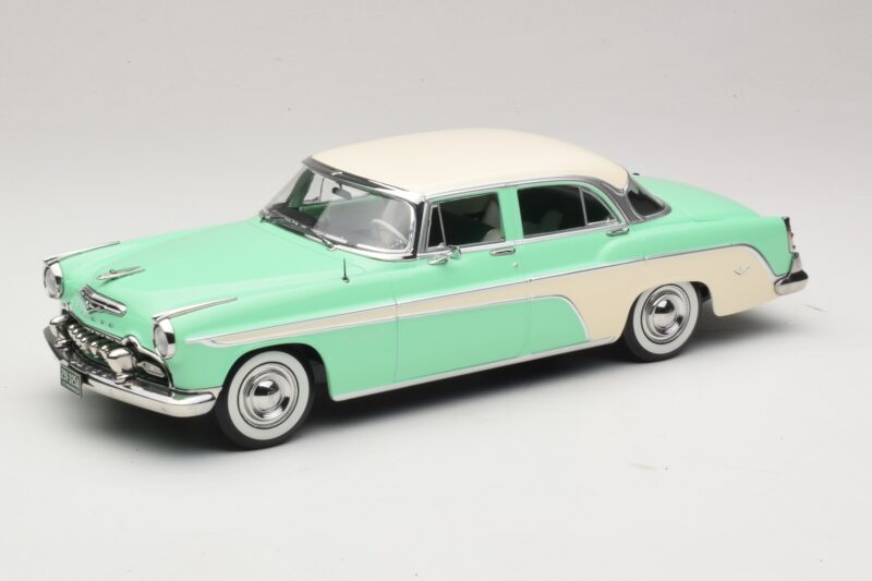 DeSoto Fireflite Sedan Lysegrøn & Creme KK-Scale 1:18 KKDC181543 Metal