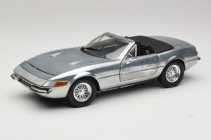 Ferrari 365 GTS Chrome Silver Hot Wheels 1:18 25738 Metal