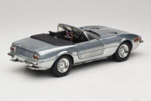 Ferrari 365 GTS Chrome Silver Hot Wheels 1:18 25738 Metal — billede 3 af 8