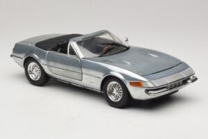 Ferrari 365 GTS Chrome Silver Hot Wheels 1:18 25738 Metal — billede 6 af 8