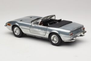 Ferrari 365 GTS Chrome Silver Hot Wheels 1:18 25738 Metal — billede 7 af 8