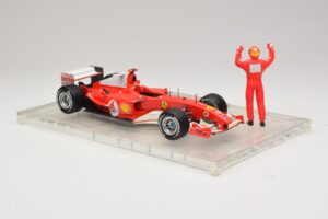 Ferrari F2004 #1 M. Schumacher F1 World Champion 2004 Med Racerdragt Hot Wheels 1:18 B66221 Metal — billede 4 af 6