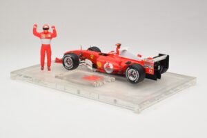 Ferrari F2004 #1 M. Schumacher F1 World Champion 2004 Med Racerdragt Hot Wheels 1:18 B66221 Metal — billede 5 af 6