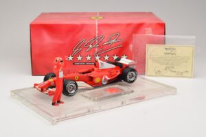 Ferrari F2004 #1 M. Schumacher F1 World Champion 2004 Med Racerdragt Hot Wheels 1:18 B66221 Metal — billede 6 af 6