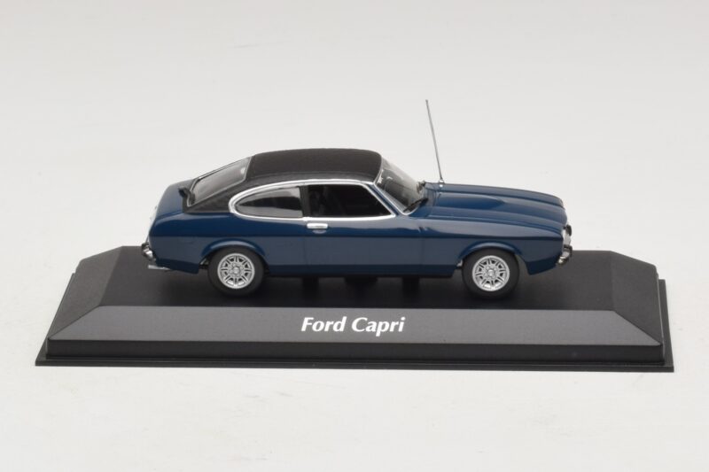 Ford Capri II Mørkeblå Maxichamps 1:43 Ford Capri II Mørkeblå Maxichamps 1:43 940081201 Metal