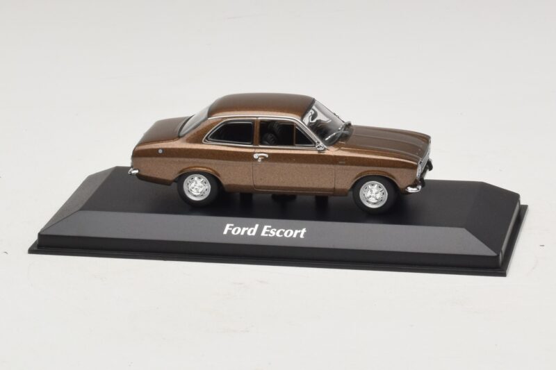 Ford Escort Mk1 Brun Metallic Maxichamps 1:43 Ford Escort Mk1 Brun Metallic Maxichamps 1:43 940081000 Metal