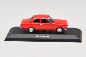 Ford Escort Mk1 Rød Maxichamps 1:43 Ford Escort Mk1 Rød Maxichamps 1:43 940081001 Metal