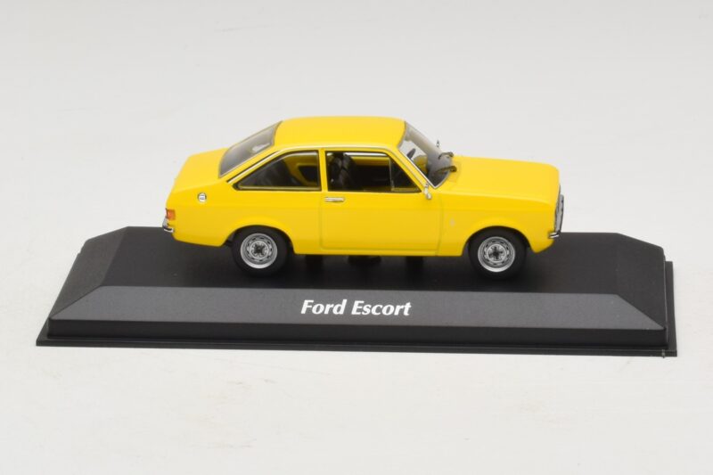 Ford Escort Mk2 Gul Maxichamps 1:43 Ford Escort Mk2 Gul Maxichamps 1:43 940084100 Metal