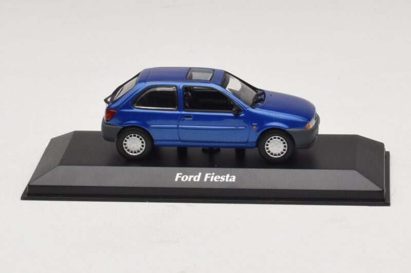 Ford Fiesta Mk4 Blå Metallic Maxichamps 1:43 940085061 Metal