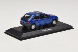 Ford Fiesta Mk4 Blå Metallic Maxichamps 1:43 940085061 Metal — billede 2 af 5