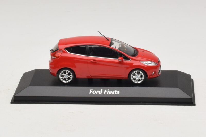 Ford Fiesta Mk7 Rød Maxichamps 1:43 Ford Fiesta Mk7 Rød Maxichamps 1:43 940088000 Metal